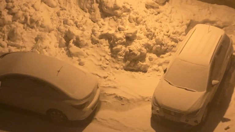 Hakkari’de kar yağışı etkisini sürdürüyor