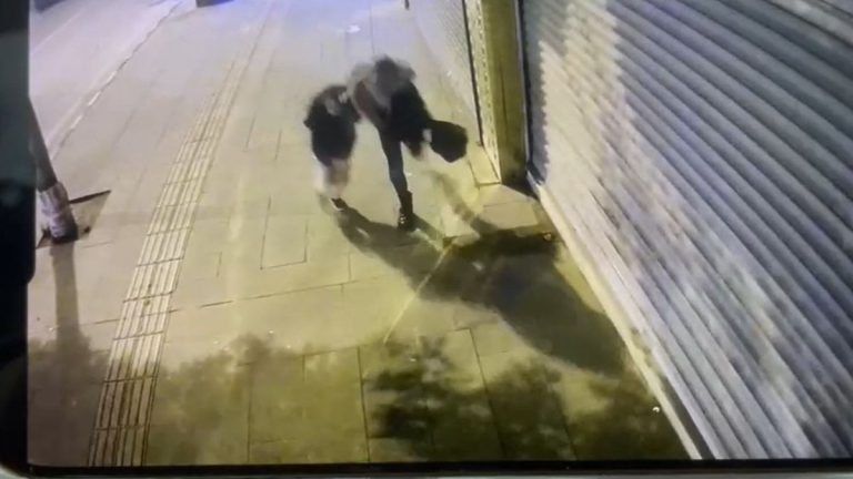 Hatay’da anne ve kızı ölümden döndü