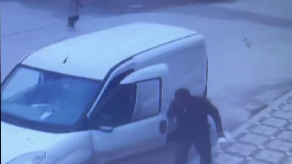 Hatay’da asansörden gelen idrar kokusunun kaynağı kargocu çıktı