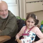 Hatay’da depremde 2 çocuğunu kaybetti, 2 bin çocuğa destek oldu