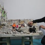 Hatay’da enkaz altında kalan kızının elinin bırakmayan babayı minyatürize ett