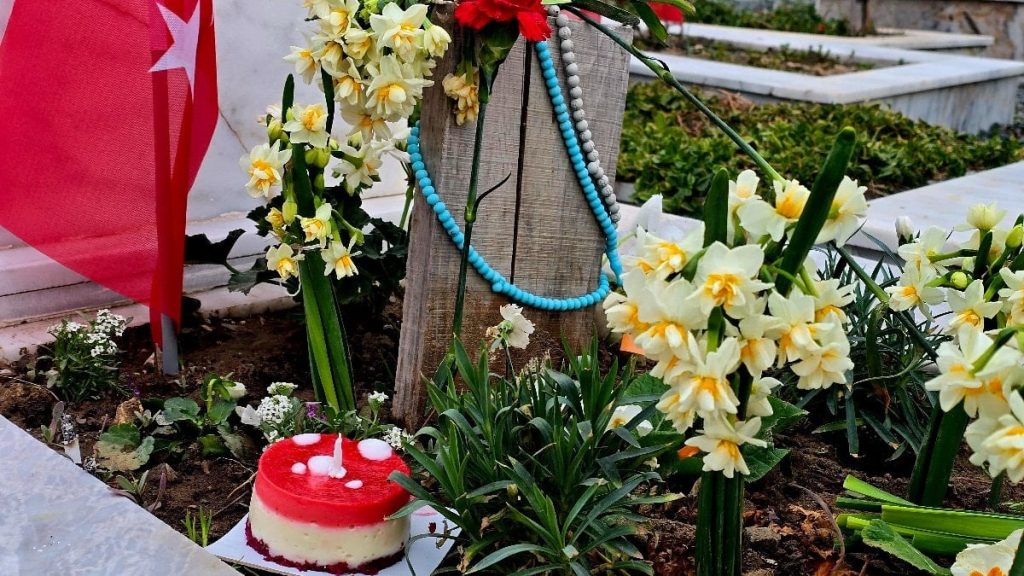 Hatay’da mezarlıklarda hüzün