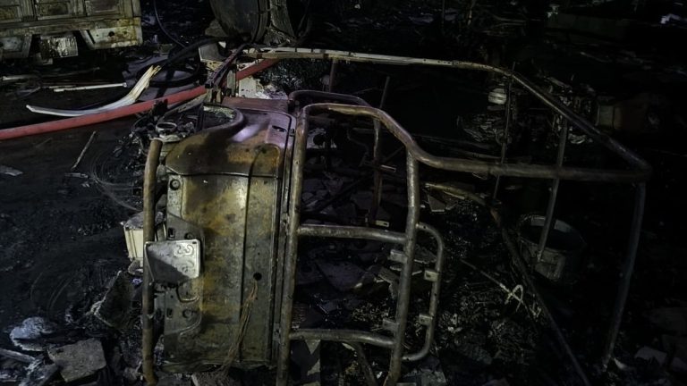 Hatay’da sanayi sitesinde yangın: 3 iş yeri ve 1 ev zarar gördü