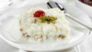 Herkes gül suyu sanıyor ama…İşte güllaç sütünün püf noktası!