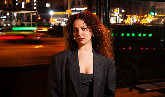 Hesaplaşma değil, bir kabulleniş: Nil Dönmez’den ‘Tut Elimi’ yayında!