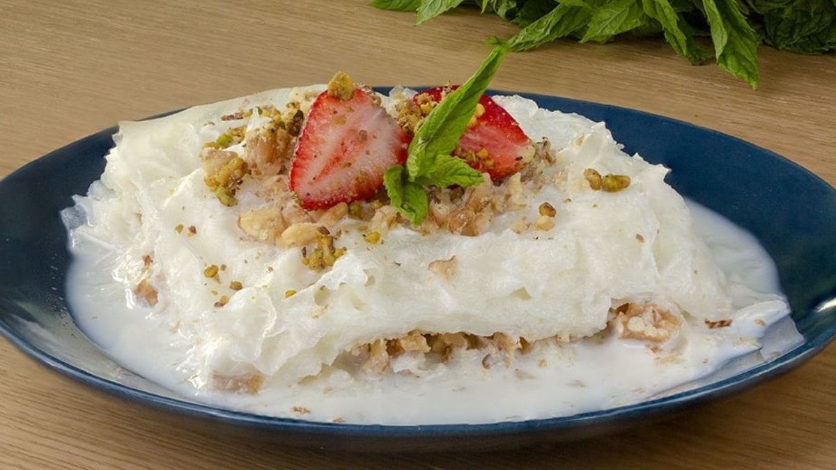 İftar sofralarının vazgeçilmezi: Tam ölçülü güllaç tarifi