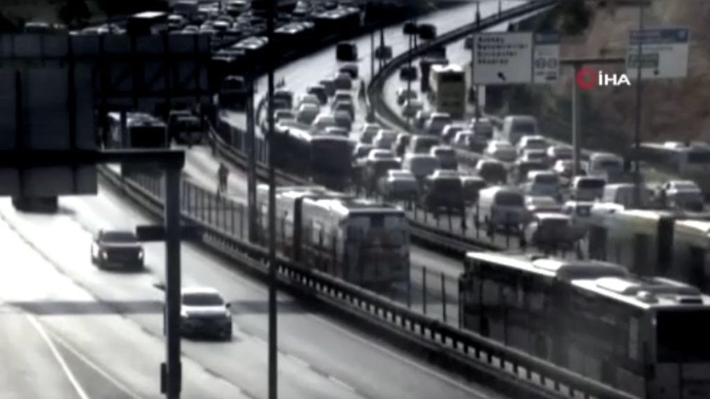 İstanbul’da 1 kişinin öldüğü metrobüs kazasına ilişkin davada şoför tahliye edildi