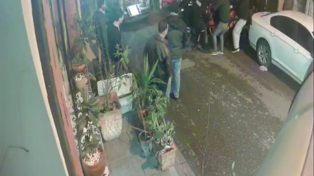 İstanbul’da alkollü şahıs kendini bıçakladı