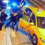 İstanbul’da alkollü şahsın taksiye saldırdığı anlar kamerada