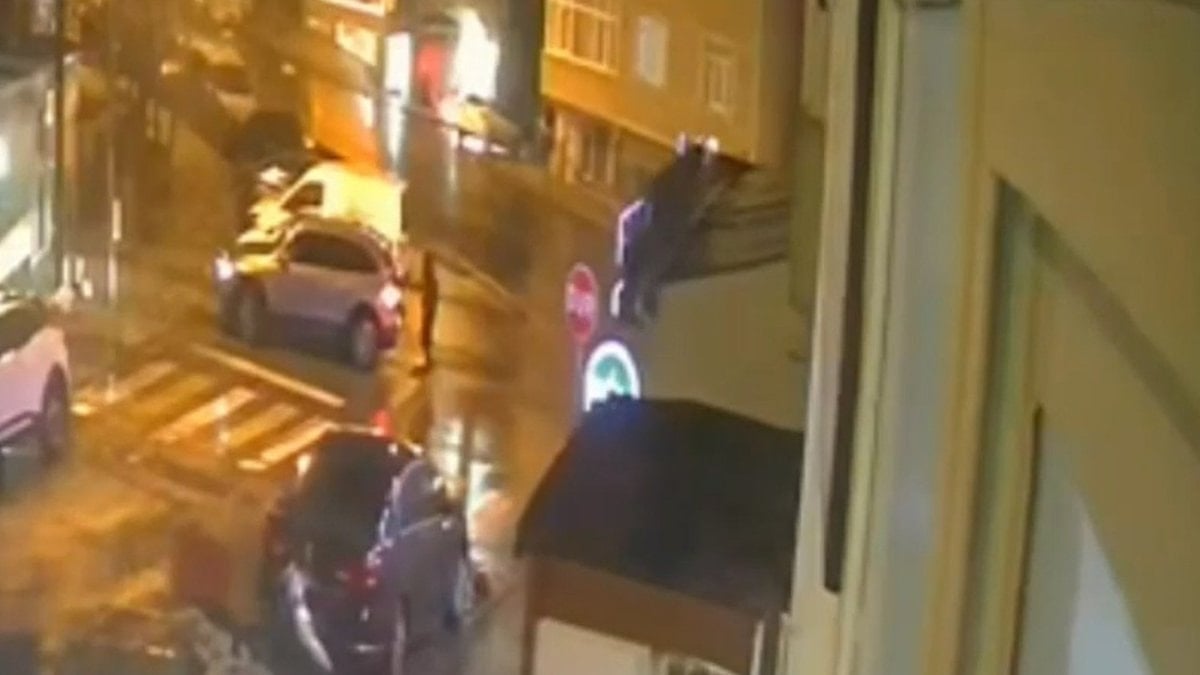 İstanbul’da çaldıkları lüks cipe sahte plaka takıp gezdiler