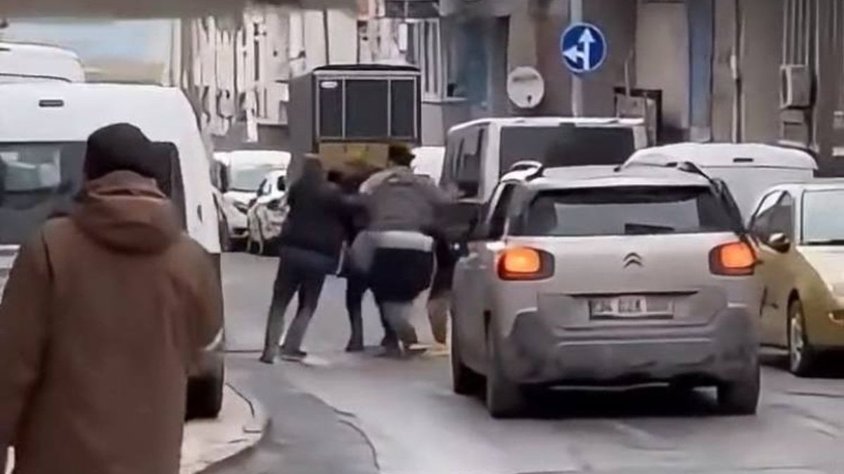 İstanbul’da davulcuların yumruk yumruğa kavgası kamerada