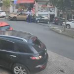 İstanbul’da düştüğü araç üzerinden geçip duvara sıkıştırdı