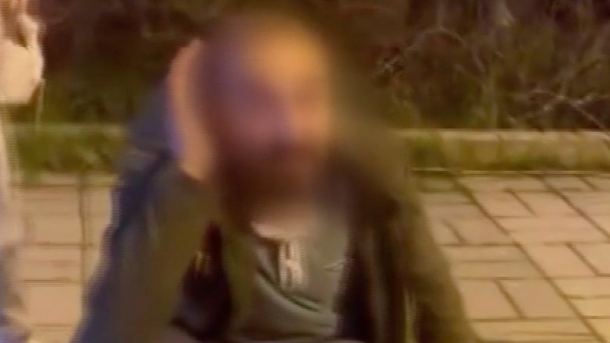 İstanbul’da genç kadın, gizlice fotoğrafını çeken şahsa tekmeyle saldırdı