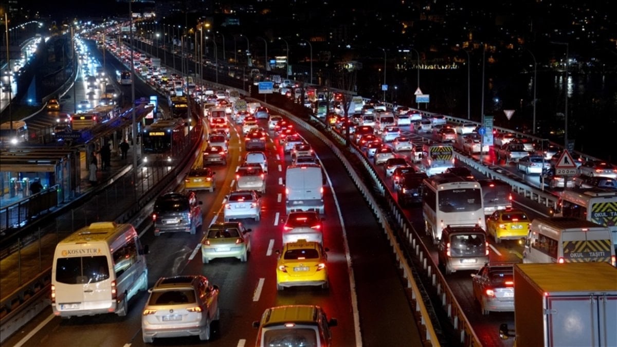 İstanbul’da haftanın ilk gününde trafik yoğunluğu yüzde 89’a kadar çıktı