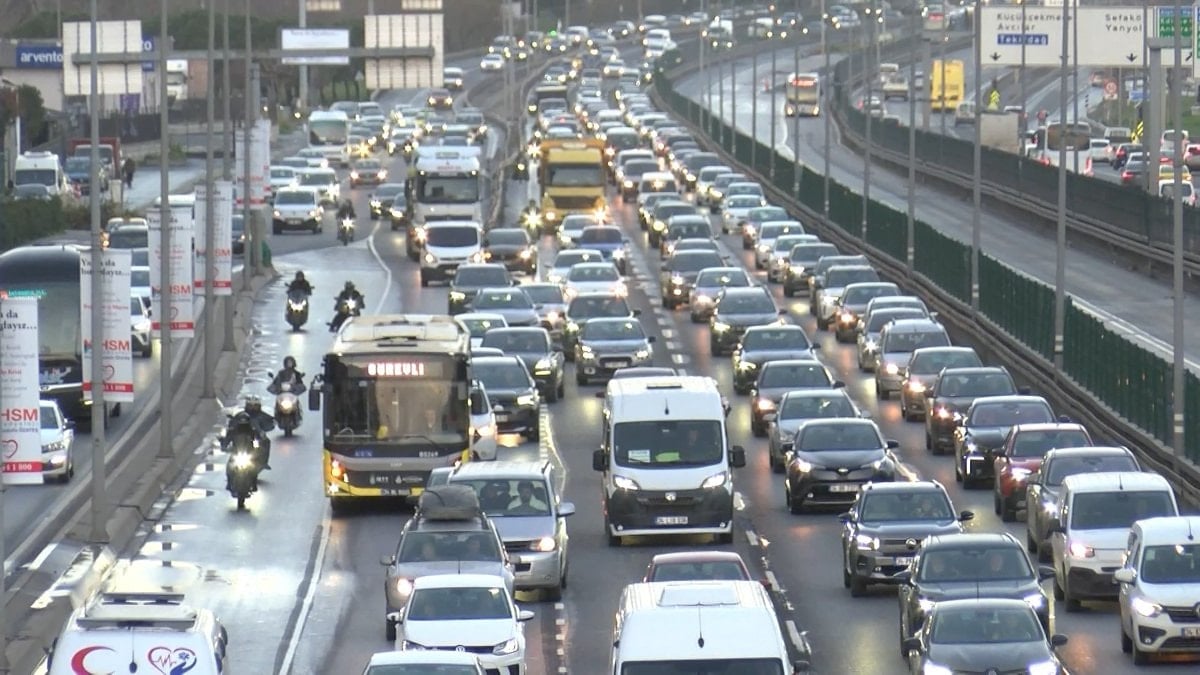 İstanbul’da ilk iş günü trafiği: Yoğunluk yüzde 80’e çıktı