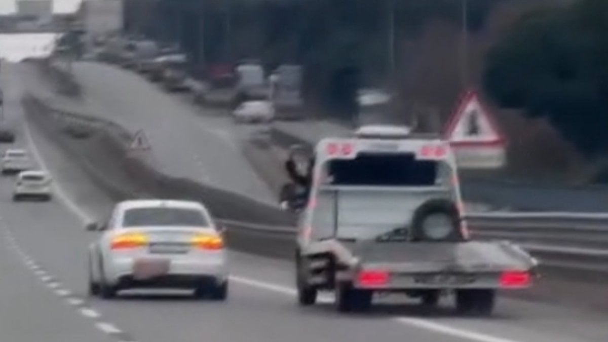 İstanbul’da kullandığı çekiciyle çarptığı otomobilin sürücüsünü darbeden şoför yakalandı