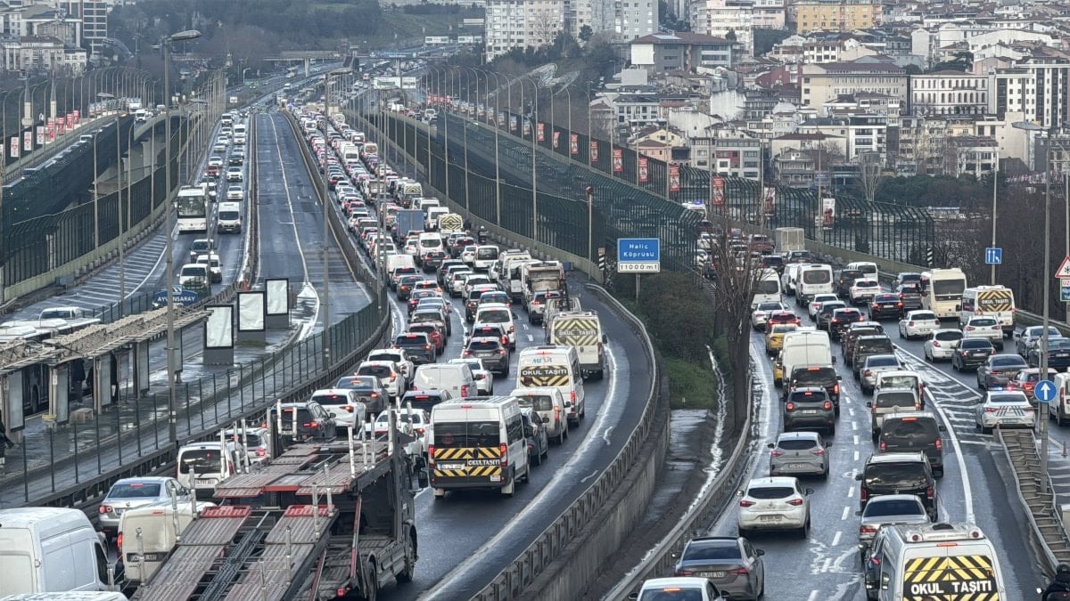İstanbul’da mesai bitimi trafik yüzde 87’ye ulaştı