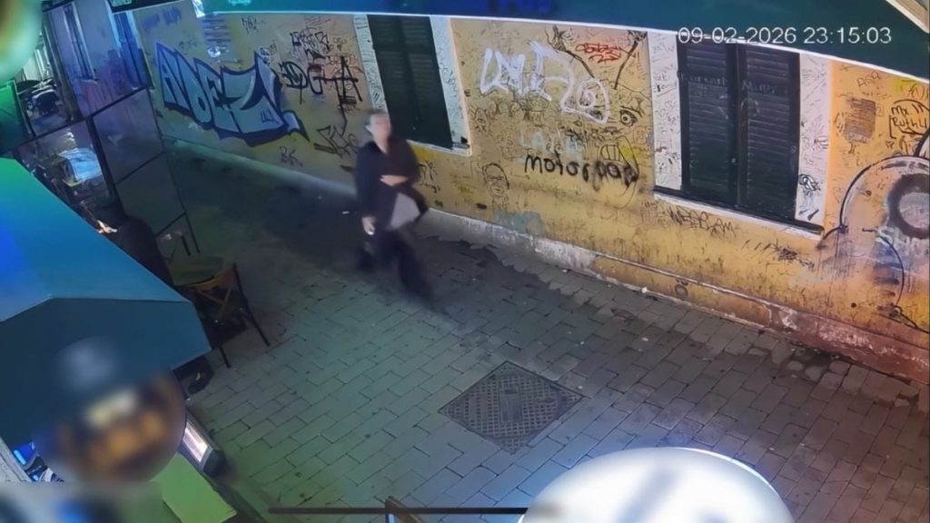 İstanbul’da paraları yere saçılan turiste esnaf yardım etti