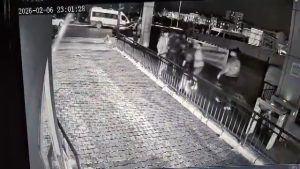 İstanbul’da polis memuru ve eşi sokak ortasında darbedildi