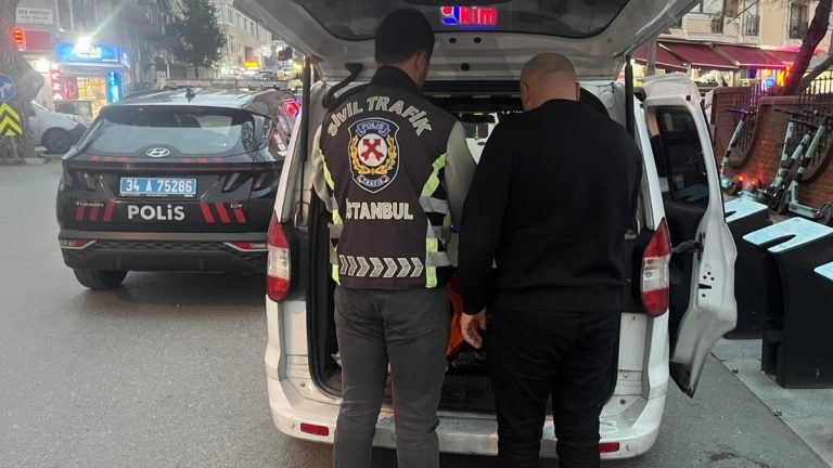 İstanbul’da trafikte yol verme kavgası: Sürücüye para cezası kesildi