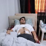 İstanbul’da yaşıtlarının darbettiği çocuğu kurtarayım derken 6 yerinden bıçaklandı