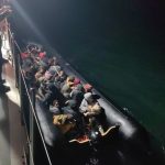 İzmir açıklarında 59 kaçak göçmen yakalandı