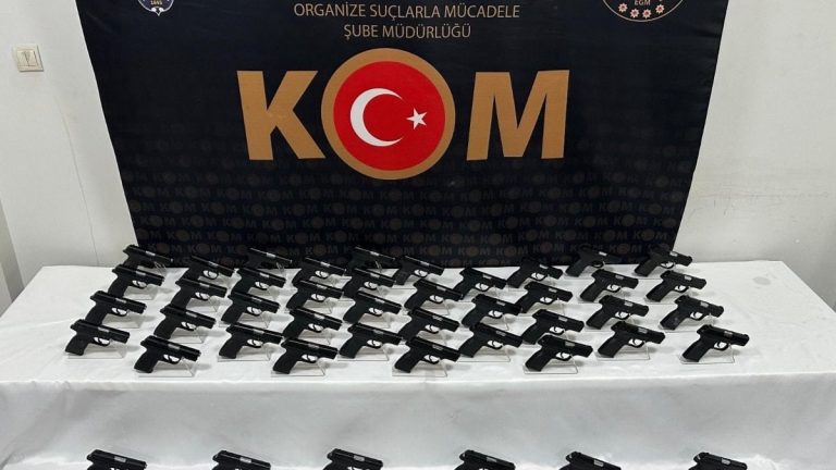 İzmir’de suç örgütüne operasyon düzenlendi: 1 milyar TL para hareketi tespit edildi