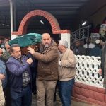 İzmir’de suyla dolan alt geçitte yaşamını yitiren sürücü, son yolculuğuna uğurlandı