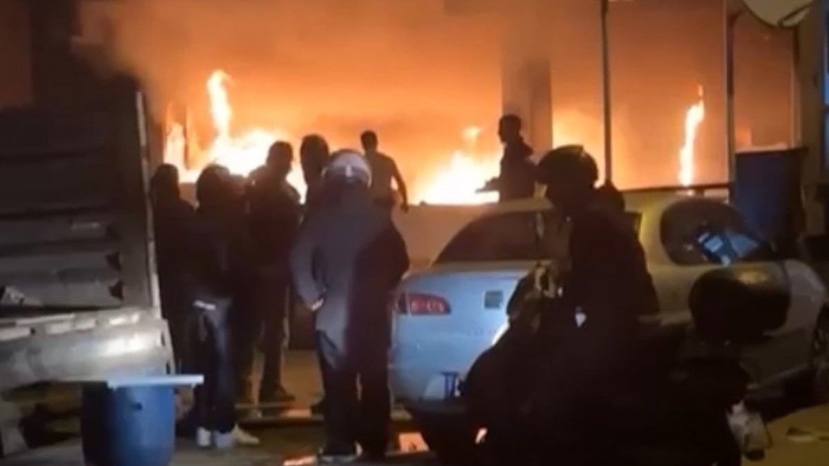 Kağıthane’de gece yangını: Mahalleliyi ıslık çalarak uyandırdı