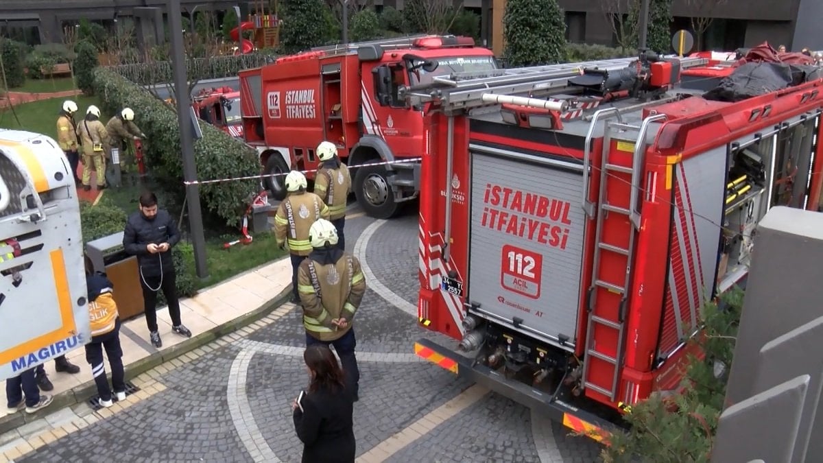 Kağıthane’de sitenin otoparkında elektrikli araç alev aldı