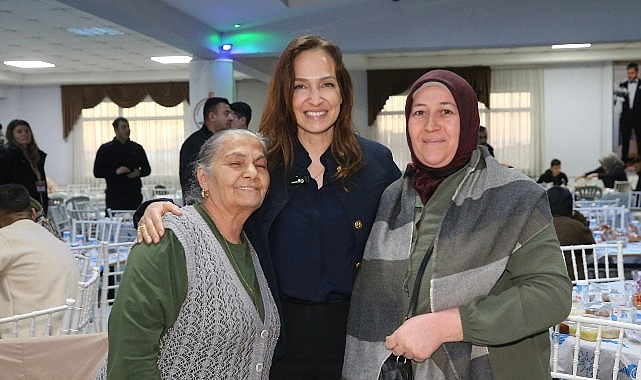 Karşıyaka’da ilk iftar sofrası Cumhuriyet Mahallesi’nde kuruldu