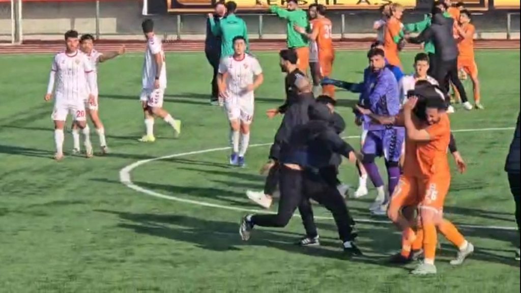 Kilis’te Amatör Lig maçı sonrası futbolcular birbirine girdi