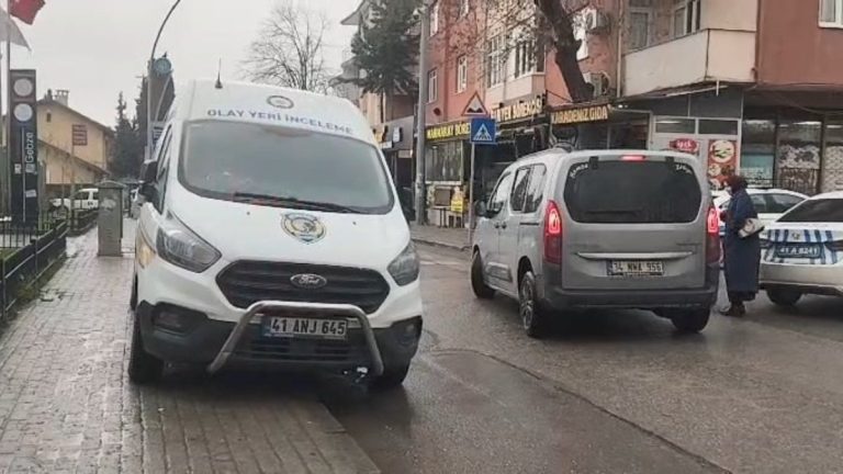 Kocaeli’de istasyonda boşanma aşamasındaki eşini başından vurarak katletti