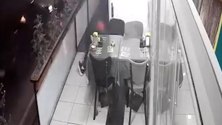 Kocaeli’de kebapçıya silahlı saldırı düzenlendi: Görüntüler ortaya çıktı