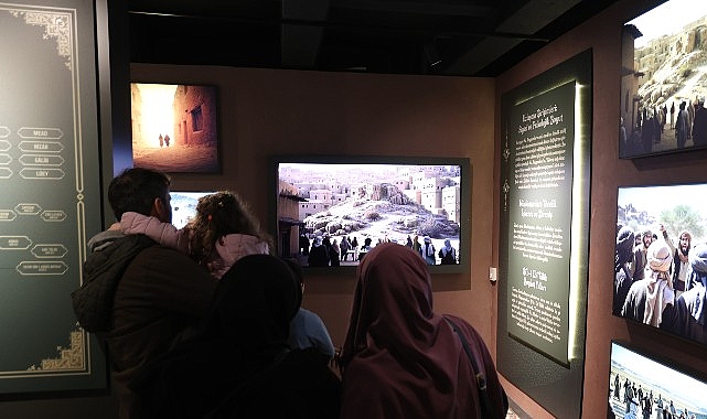 Konya Büyükşehir’in Siyer Sergisi Ramazan Ayında Peygamber Aşıklarıyla Dolup Taşıyor