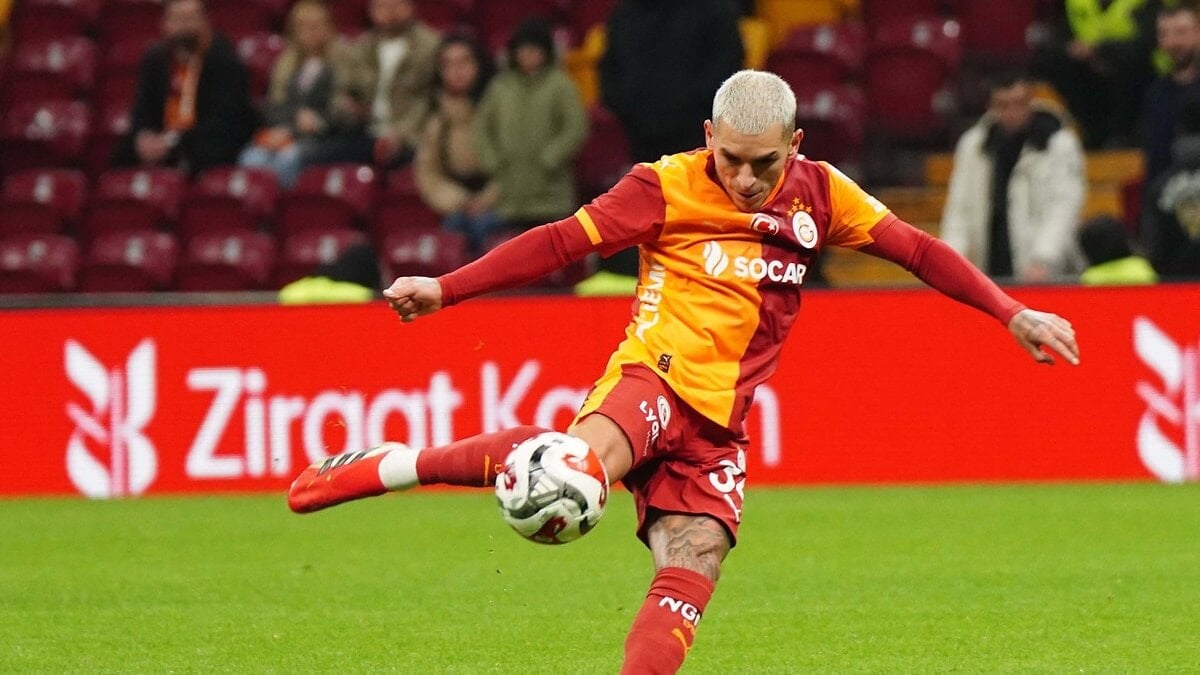 Lucas Torreira bu sezonki 2. golünü attı