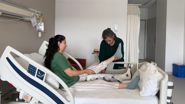 Malatya’da depremde omuriliği ezilen Cansu, yeniden ayağa kalktı