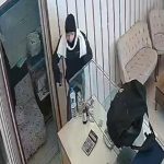 Malatya’da kuyumcu soygunu girişimi kameraya yansıdı