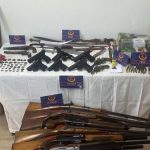 Manisa’da çok sayıda silah ve tarihi eser ele geçirildi