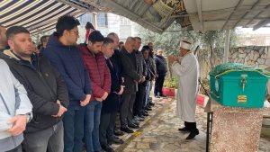 Manisa’da halı saha maçı sırasında can veren adam son yolculuğuna uğurlandı