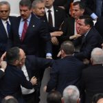 Meclis’teki yumruklu kavga fotoğraf karelerinde
