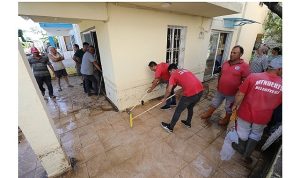 Menderes Belediyesi’nden Vatandaşa Temizlik Desteği