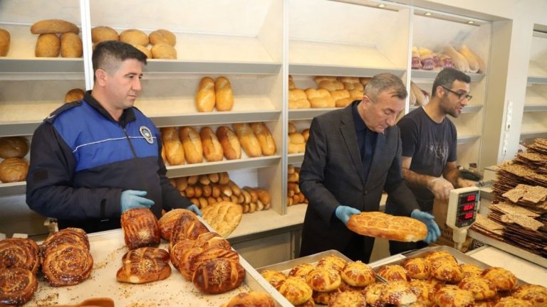 Mersin’de hijyen kurallarını hiçe sayan fırına 6 bin 400 lira ceza kesildi