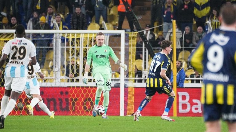 Mert Günok, 3905 gün sonra Kadıköy’de kaleyi korudu!