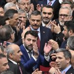 Milletvekilleri etten duvar ördü: Akın Gürlek ve Mustafa Çiftçi yemin etti