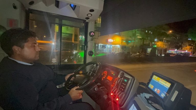 Muğla’da minibüste fenalaşan öğrenciyi hastaneye yetiştirdi: İnsanlık vazifemi yaptım