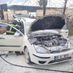 Muğla’da park halindeki otomobil alev aldı