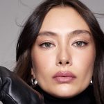 Neslihan Atagül’ün ayna pozu! Takipçileri beğendi