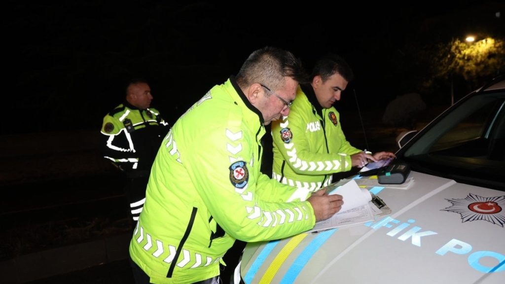 Nevşehir’de alkollü sürücü yolda uyuyakaldı