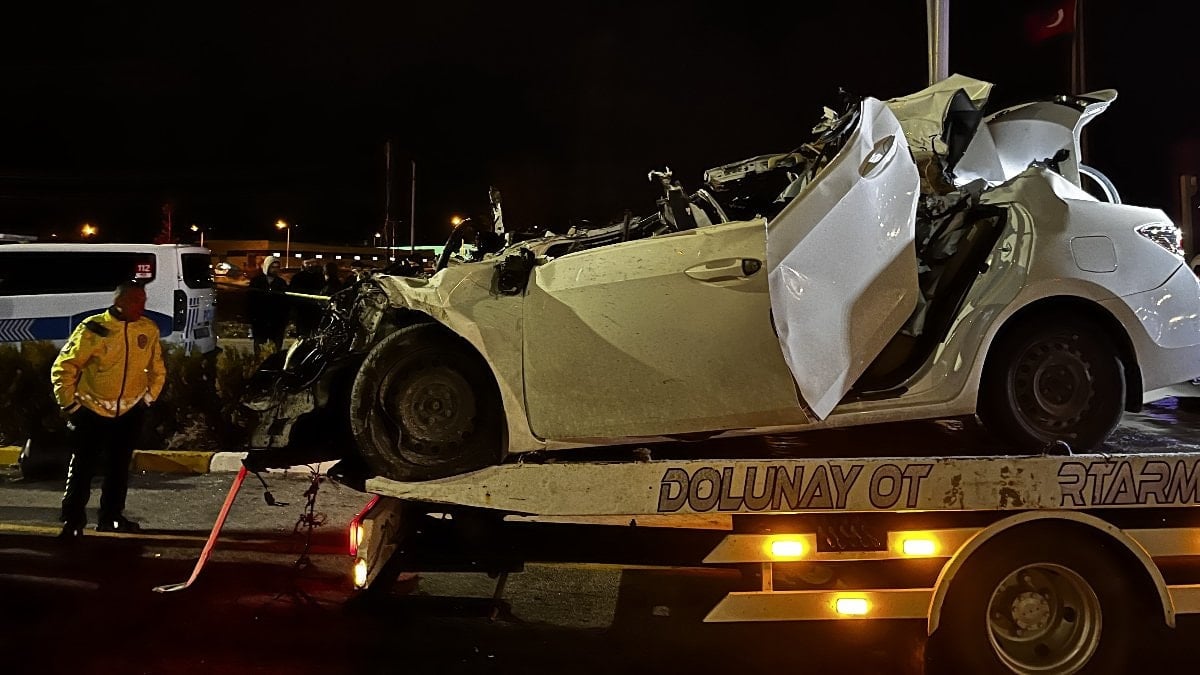 Niğde’de tıra çarpan otomobilin sürücüsü hayatını kaybetti